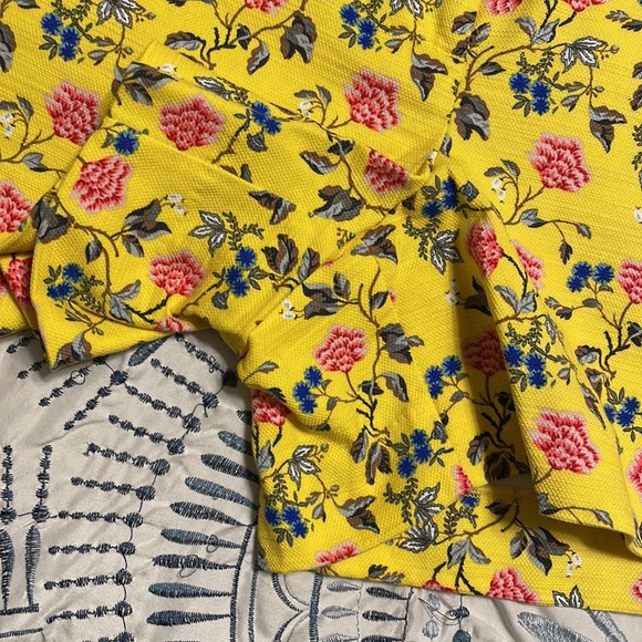 Loft yellow floral shorts US size 10 - Picture 2 of 6